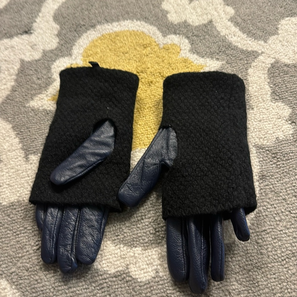 Women gloves, blue leather  and black color